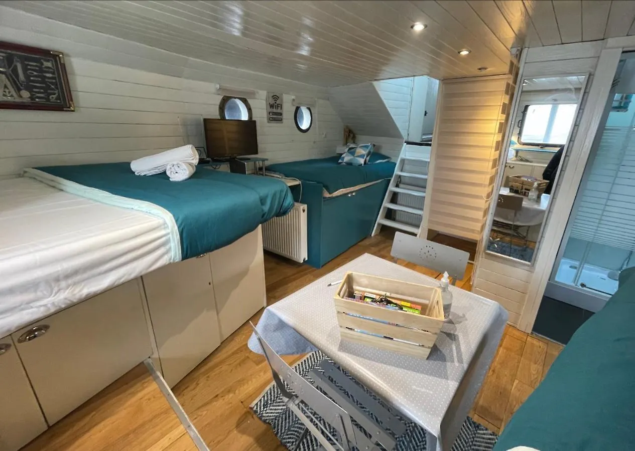 Homestay Bateau Pelican Apartment Paris
